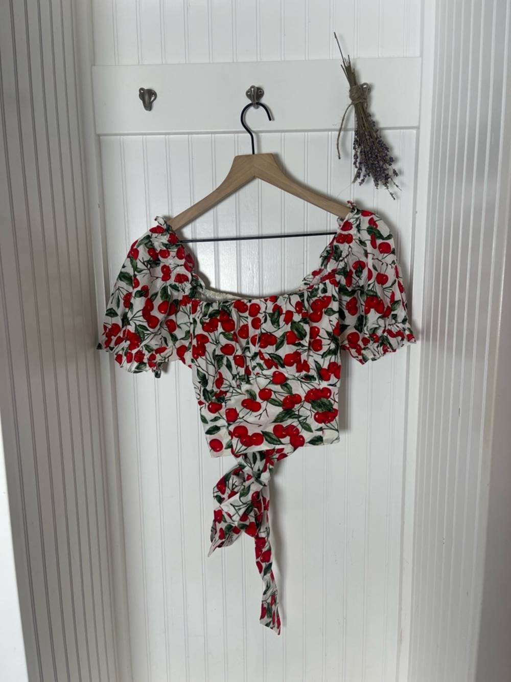 Cider i Cherry Print Tie-Front Women's Top - White/Red